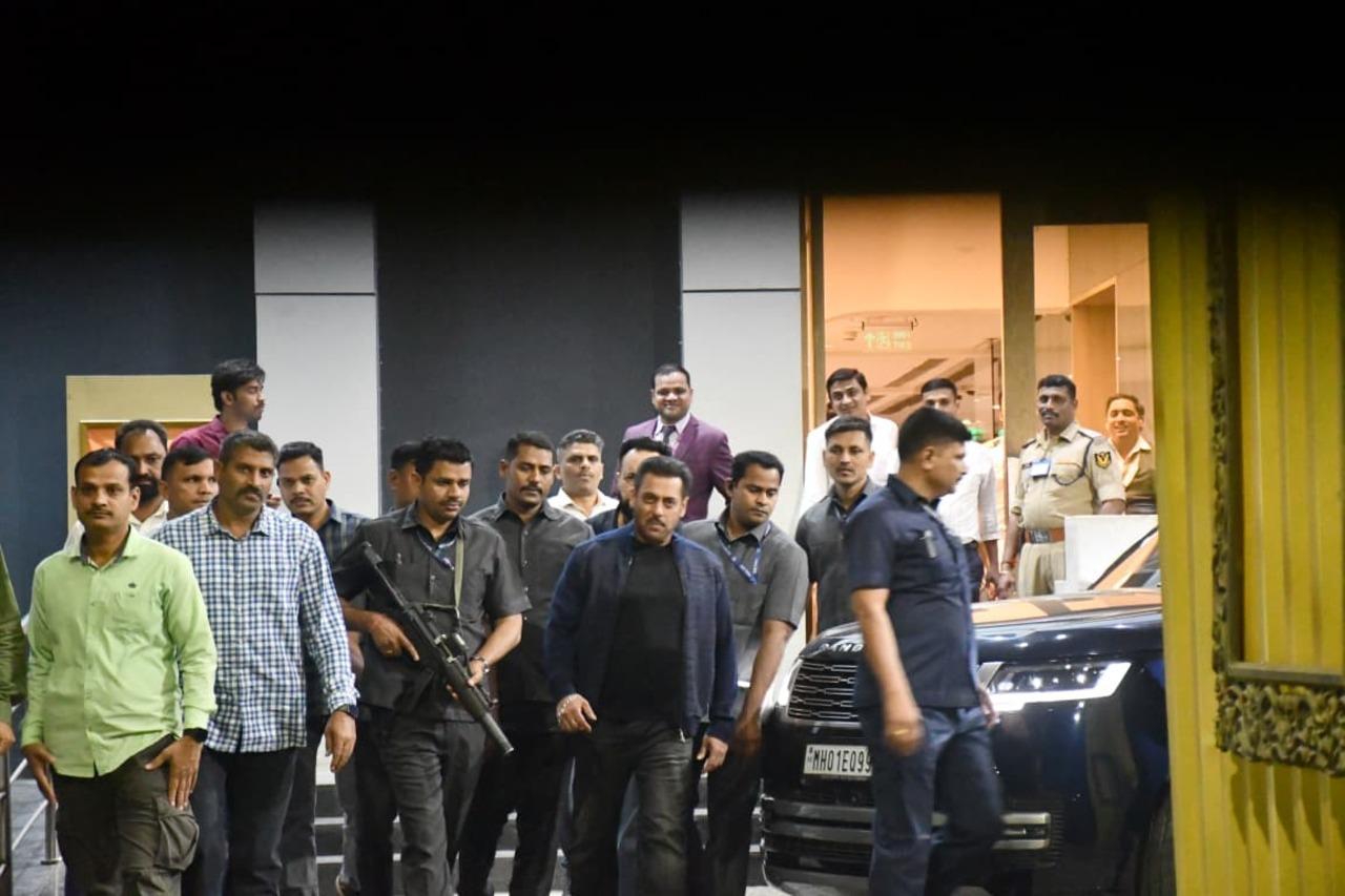 <p>Bollywood superstar Salman Khan was recently spotted at a private airport, effortlessly flaunting his signature swag. The actor waved at the paparazzi.</p> <p>Bollywood superstar Salman Khan was recently spotted at a private airport, effortlessly flaunting his signature swag. The actor waved at the paparazzi.</p>